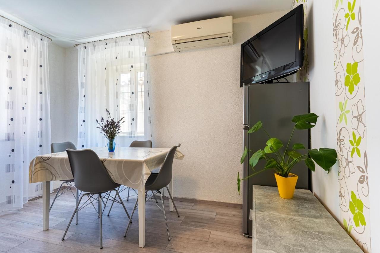 Apartman Antonija Cres Exterior photo
